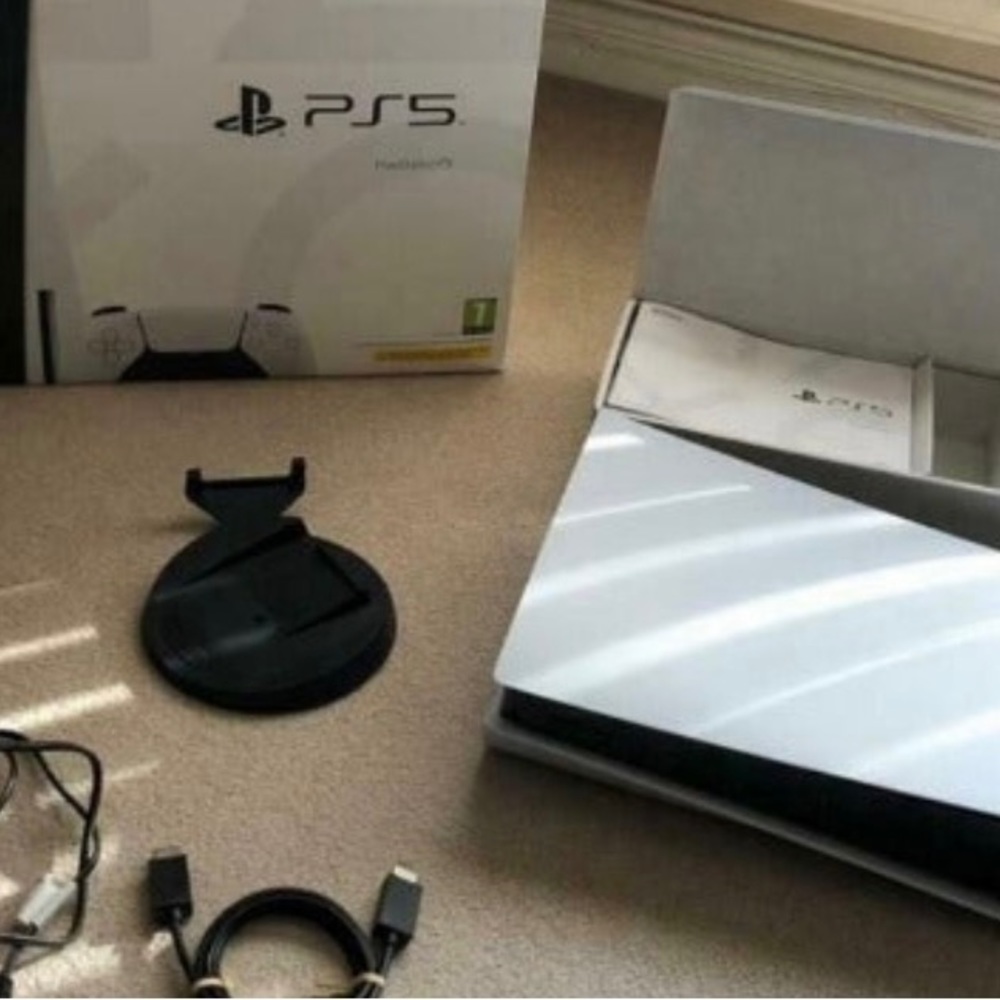 Ps5 blu ray controller! Brand new used once !